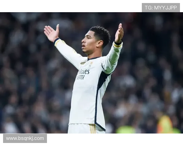 贝林厄姆身穿皇马5号球衣亮相，表现稳健引发球迷热议