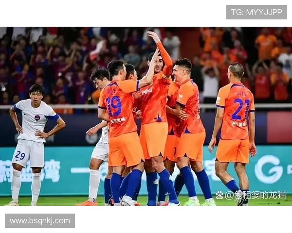 什克里尼亚尔本赛季防守表现稳健，为球队后防提供关键支撑