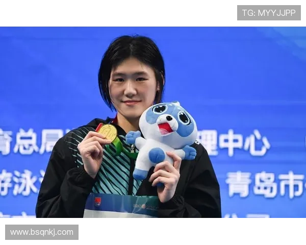 叶诗文家的冰箱里塞满了蛋白粉，连饮料都是按秒掐着喝的