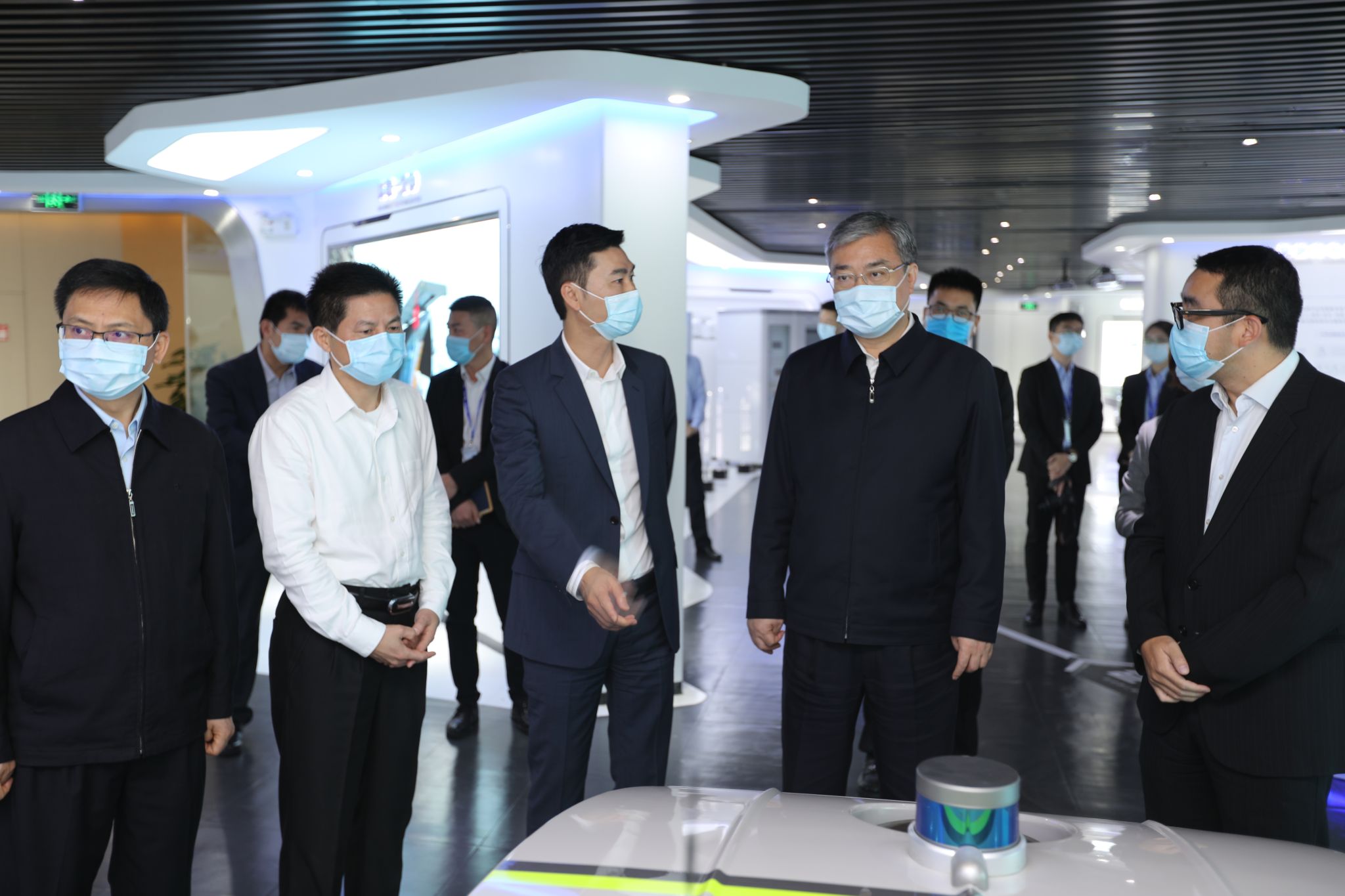 佛山市委书记鲁毅调研江南JNSport体育环境，鼓励企业再接再厉创新高